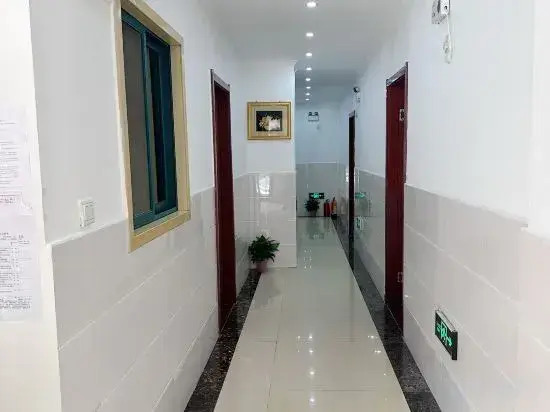Jinding Hotel (Nanjing South Railway Station Hongyun Avenue Subway Station)