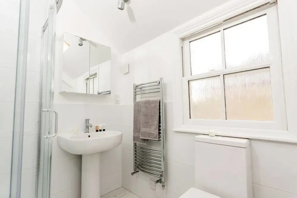 Bright and modern 4 bed family home in Cambridge