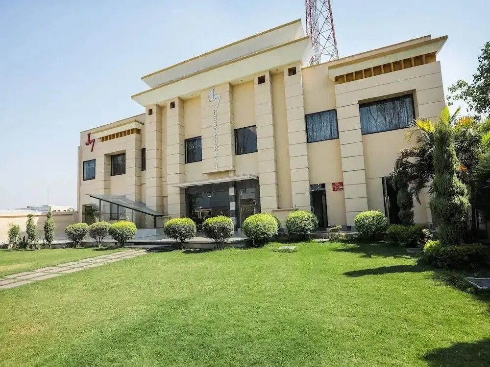 Hotel J7 International By OYO Rooms