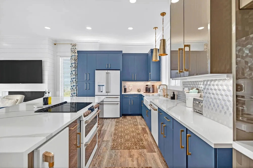 6BR Gulf-front Home, Sleeps 19, Heated Pool & Mini Golf