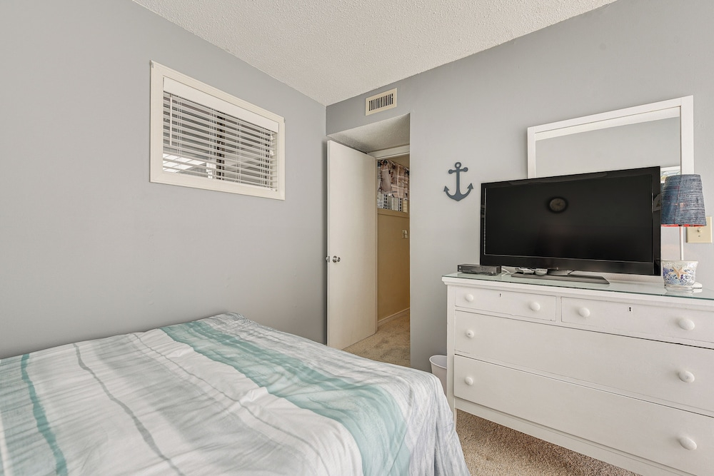 Arcadian Dunes 1st-floor Gem: Pool & Beach Access!