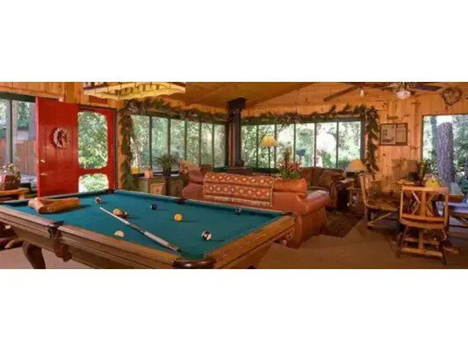 Gold Mountain Manor