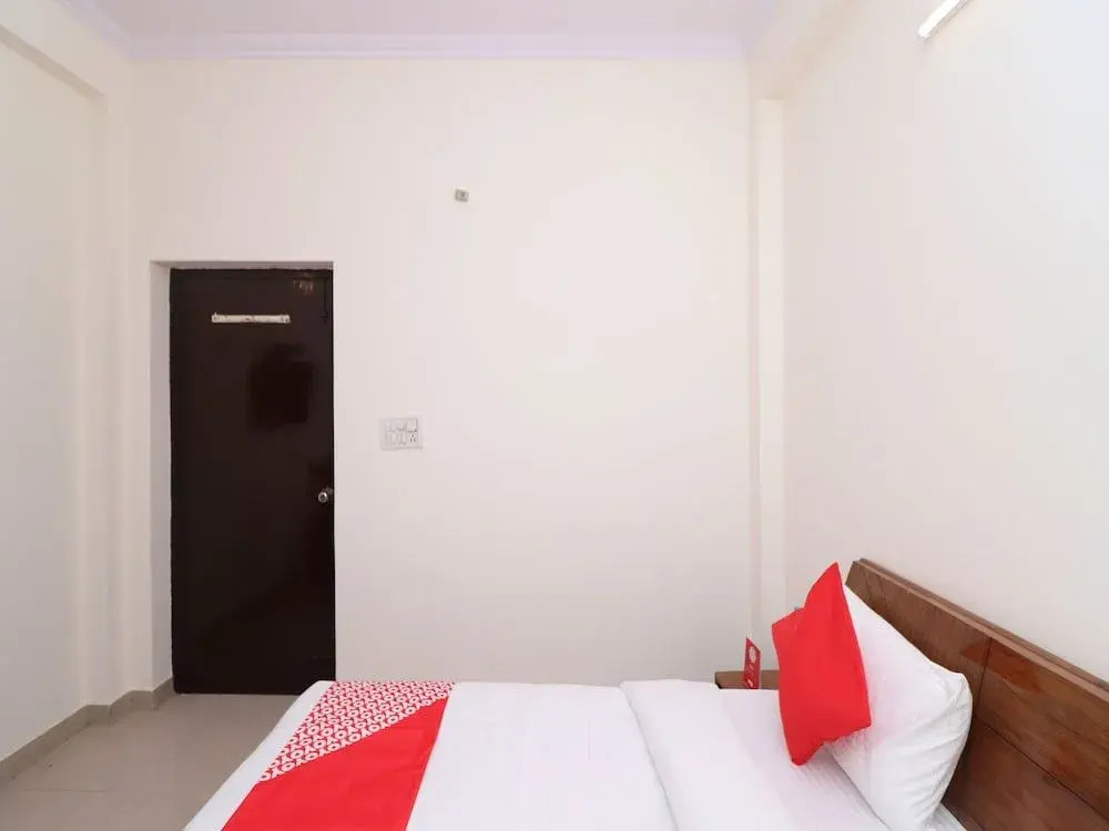 OYO 12068 Sunder Residency