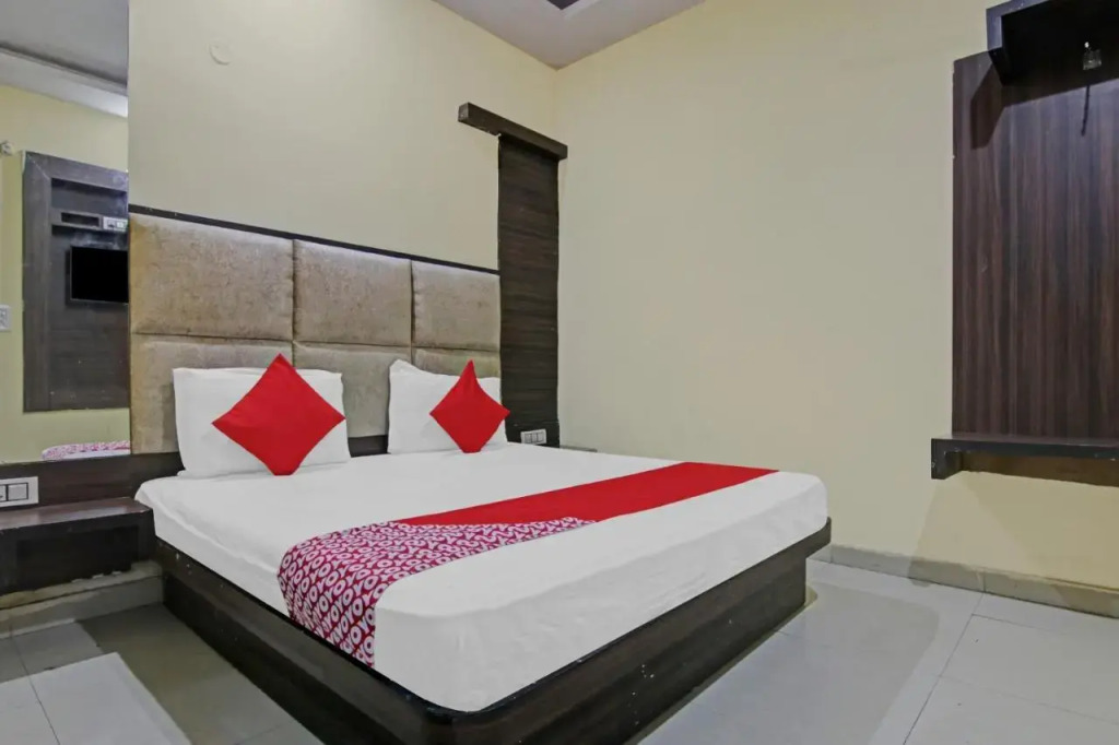 OYO Flagship 80456 Arjun Palace