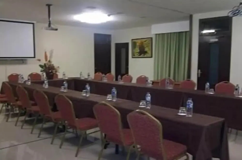 BAMBOO INN HOTEL & CAFE