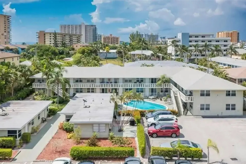 Mid Mari - Gorgeous Nautical Condo Near Beach, Shops & Restaurants- Condo 105