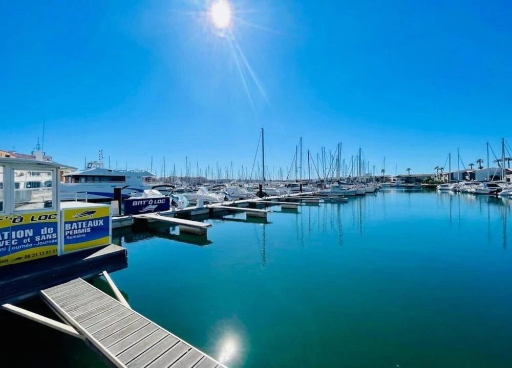 Stylish 2-bedroom Retreat in Agde