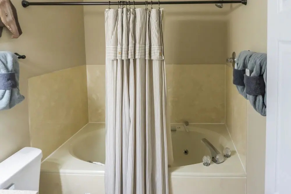 1 Mi to Dtwn Pigeon Forge! Mtn-view Gem w/ Balcony