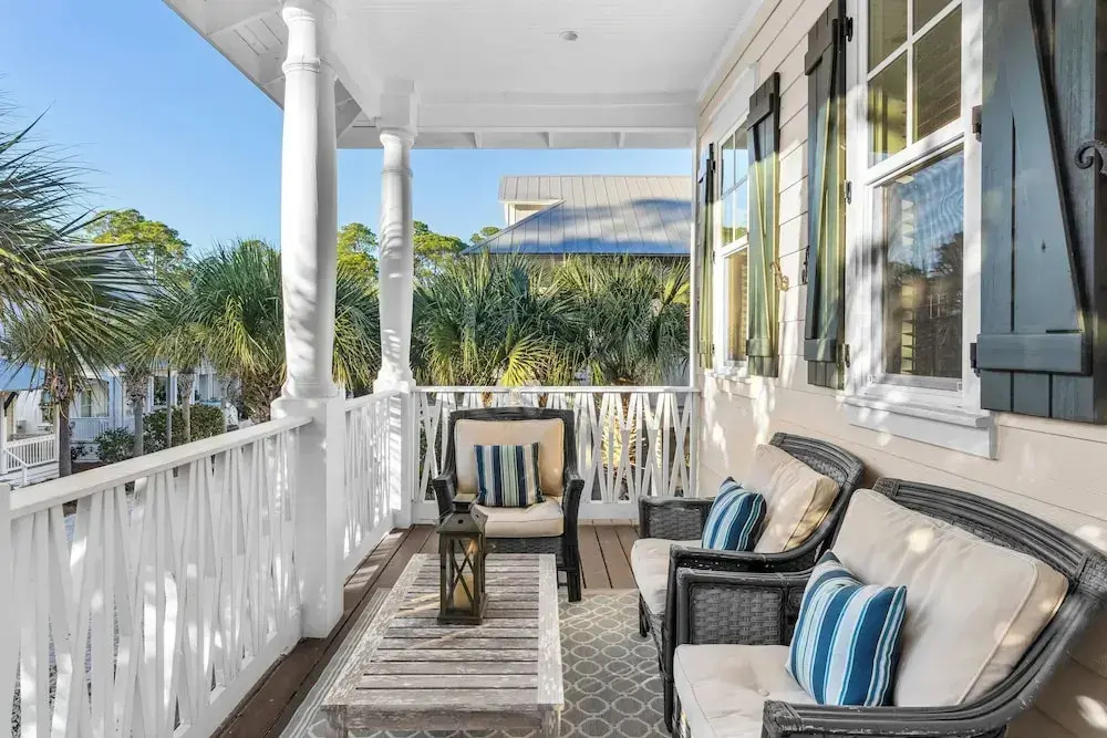 Seagrove Gardens Mins to the Beach, Santa Rosa Retreat w/ A+ Design