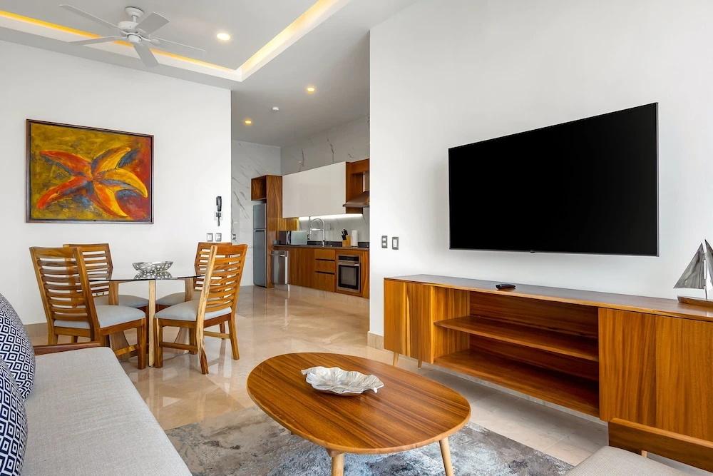4th-floor Oceanfront Condo With Balcony, Outdoor Pool, Ocean Views & AC