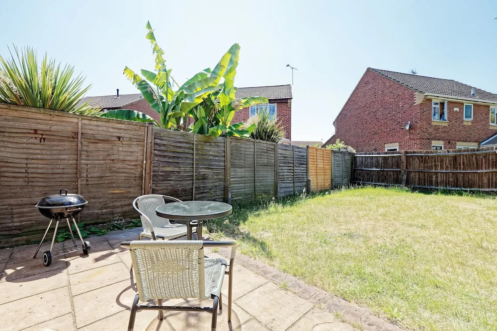 Lovely 2-bed House in Kent - Parking Available