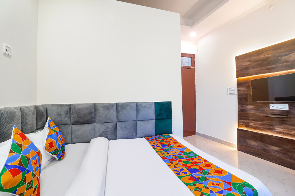 FabHotel Royal Vilas