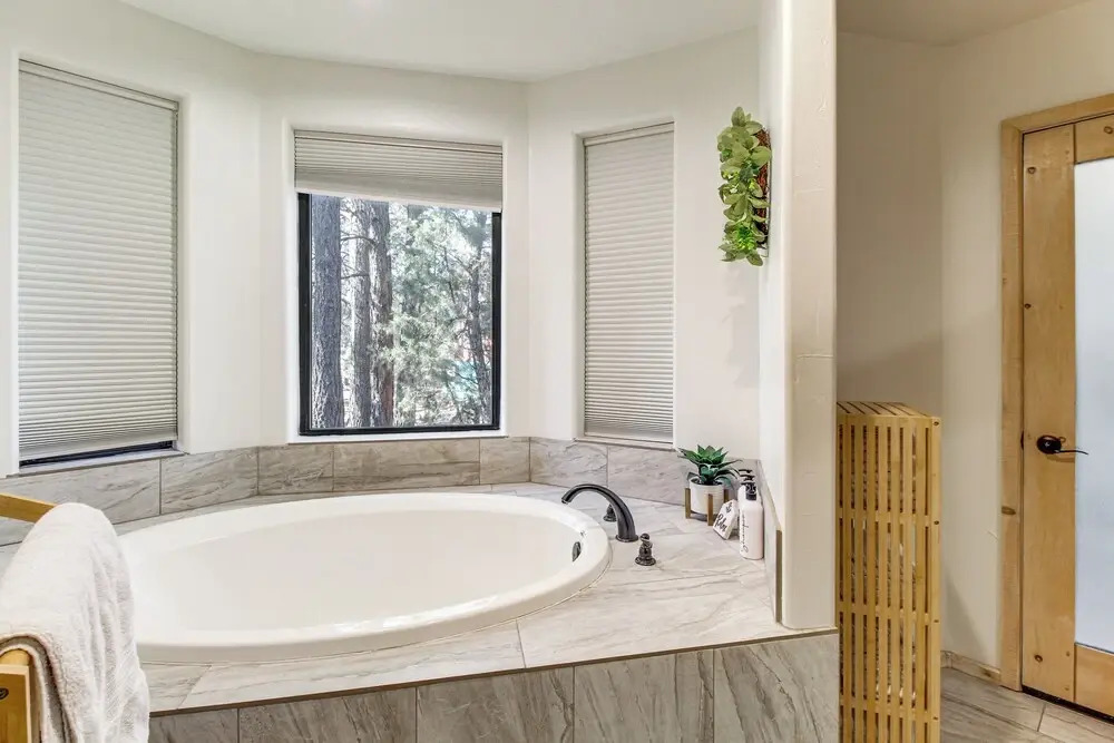 Hot Tub: 'ponderosa Paradise' Overgaard Cabin