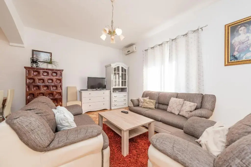 Family Friendly Pool House Ana near Zadar - Happy Rentals