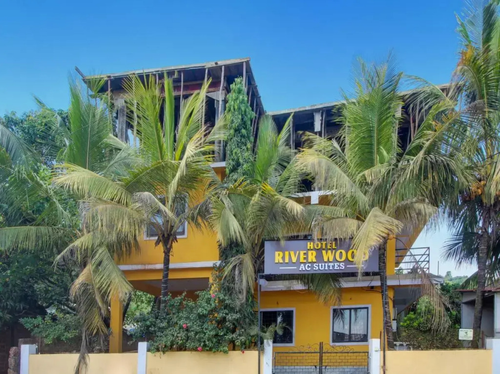 OYO Flagship 70262 Hotel River Wood
