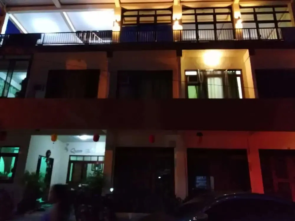 Queen Elena Hotel - Hostel