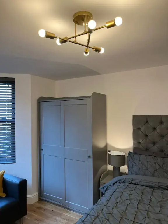 Cozy London Apartment , 2 Minutes to Tube!
