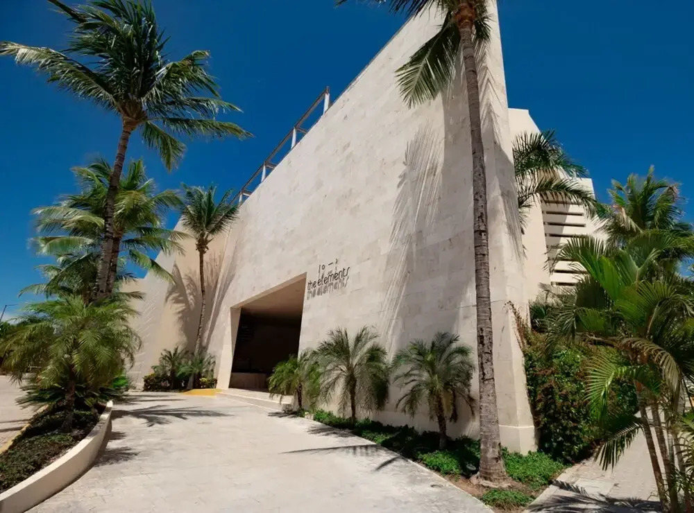 Elements Penthouse 7 3 Bedroom Condo by RedAwning