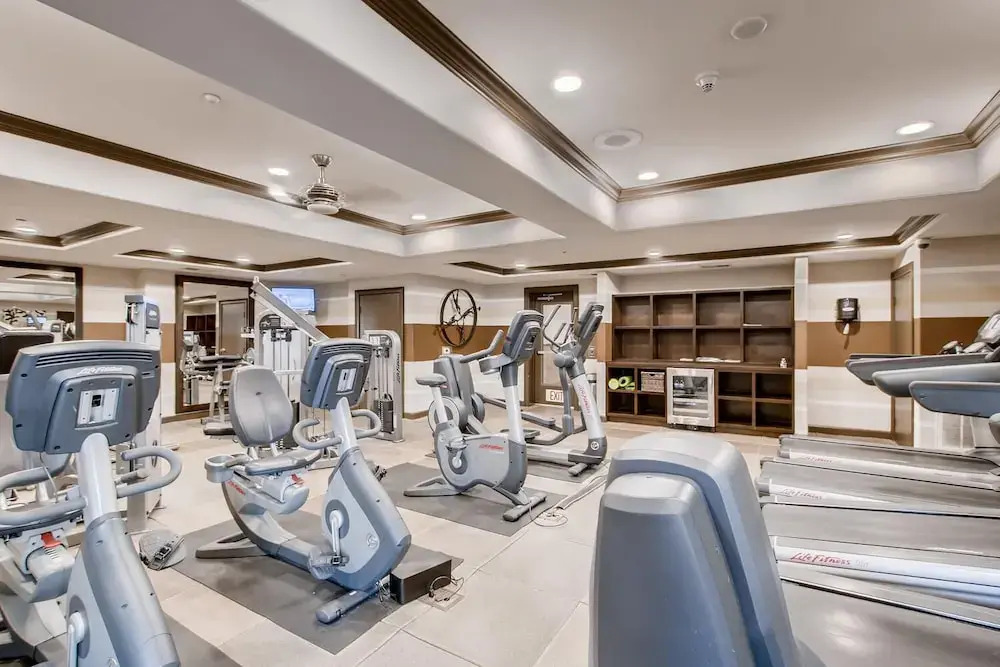 Spectacular Coffee Theme - Fast Wifi - Work Area - 2BR/2.5 Bath - Free Parking! (FV8)