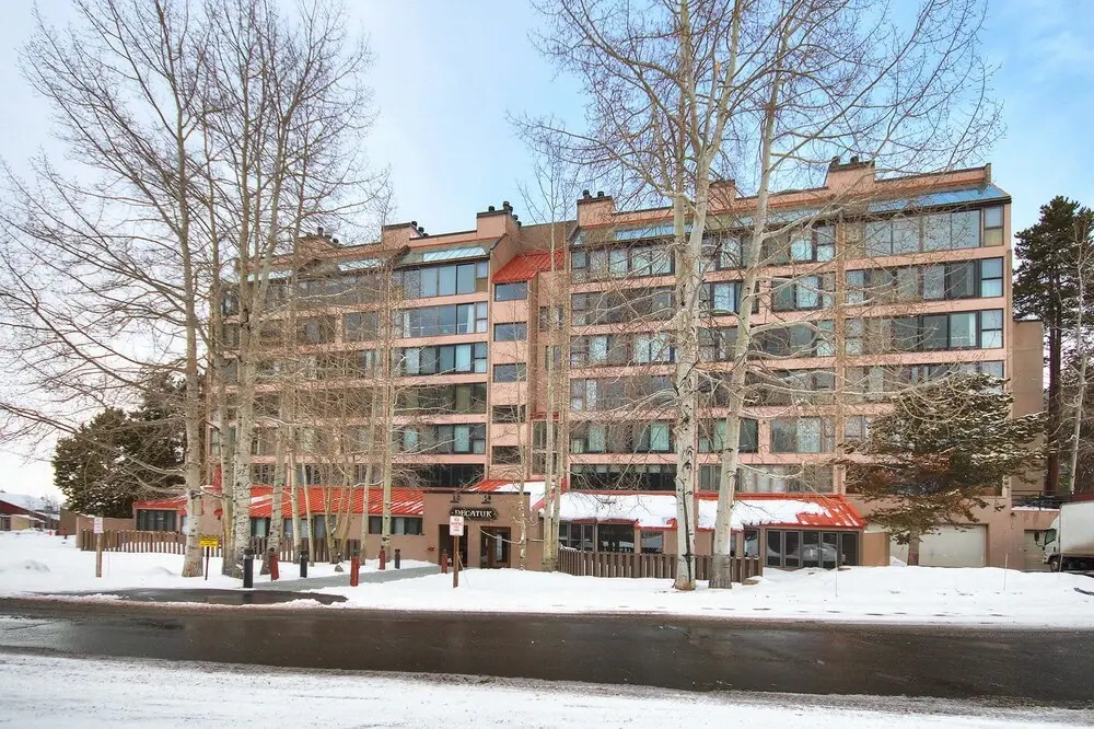1777 Decatur 2 Bedroom Condo by RedAwning