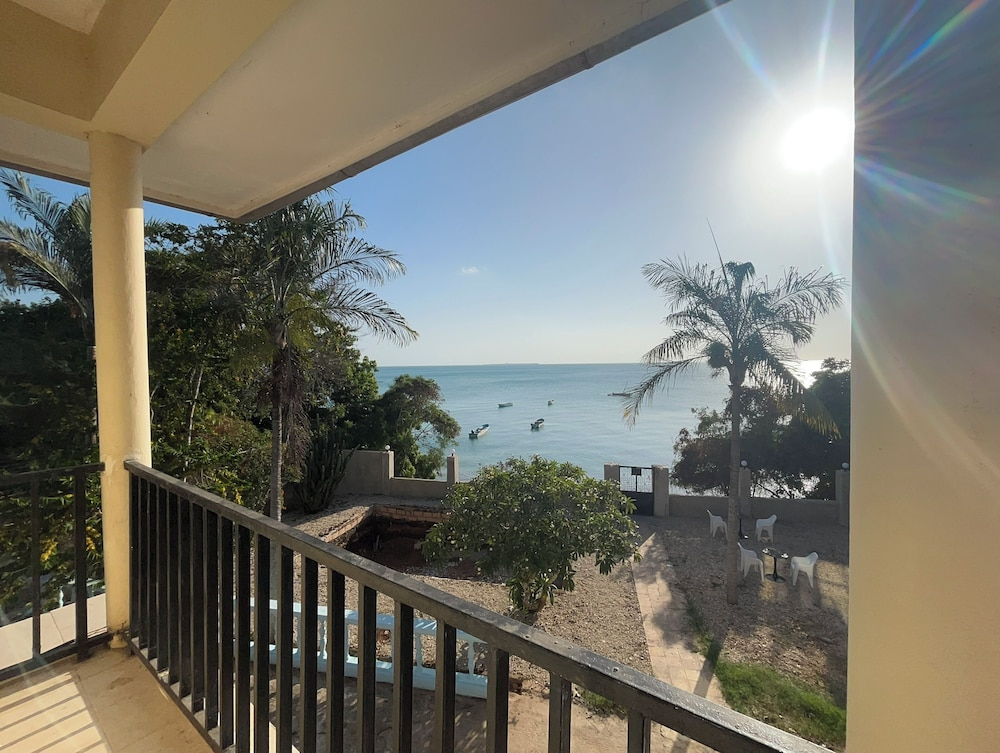 芒果海滩酒店Mango Beach Hotel
