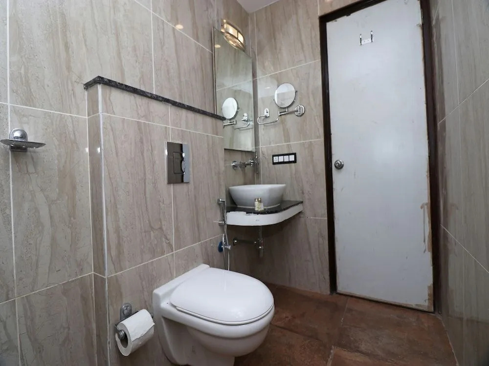 Oyo 27054 New Sundaram