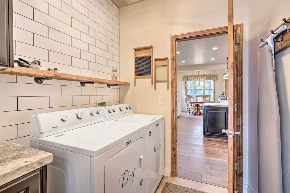 Near Bear Mountain & Big Bear Lake: Gem w/ Hot Tub