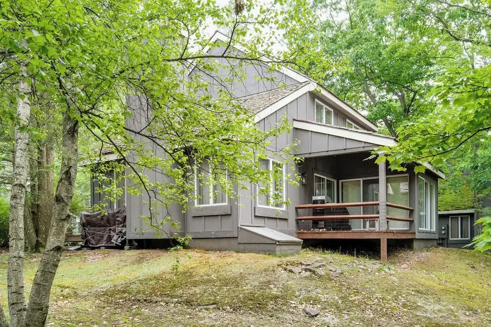 Lake Harmony Home w/ Screened Porch & Hot Tub!