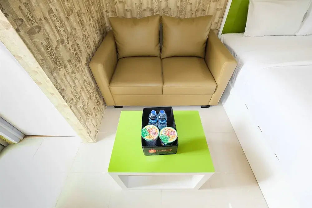 Modern and Minimalist Studio Bassura City Apartment