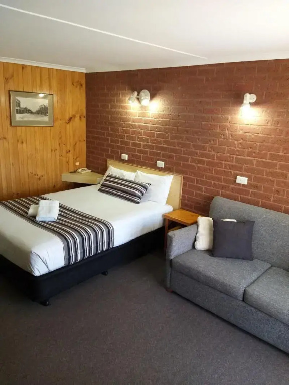 Country Mile Motor Inn