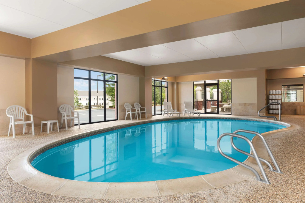 Hampton Inn & Suites Manchester-Bedford