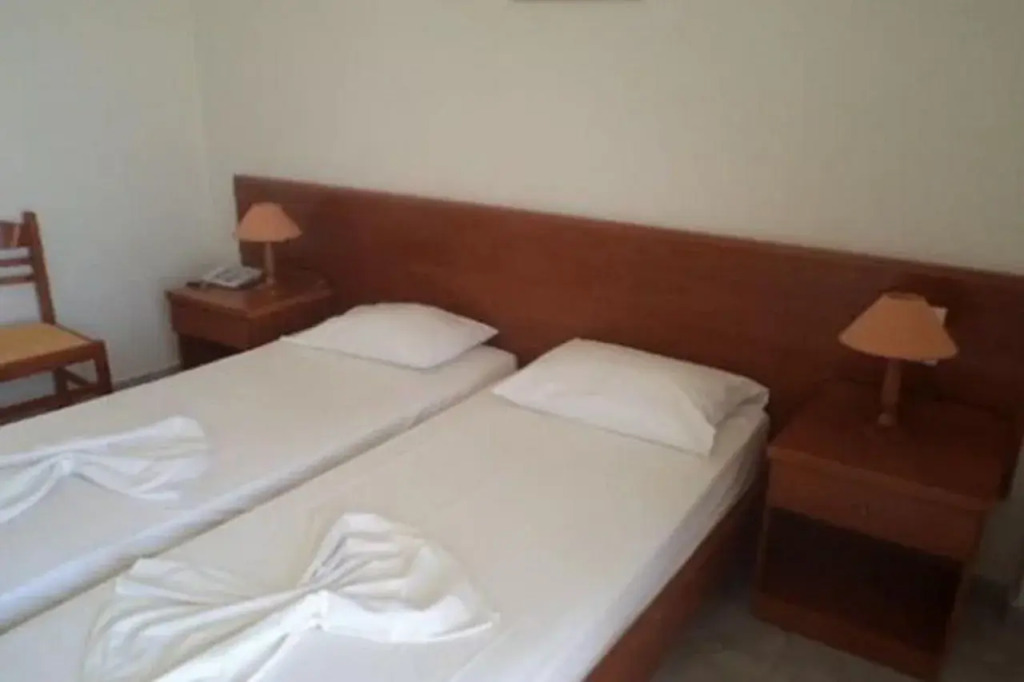 Kamari Bay Hotel