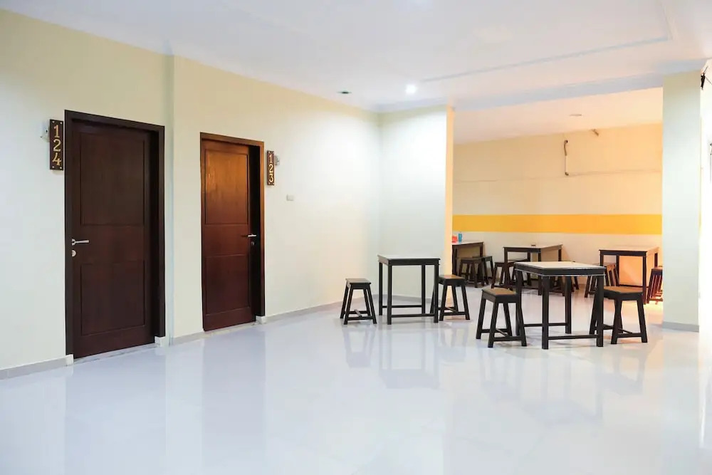 OYO Life 1149 Hotel Mustika