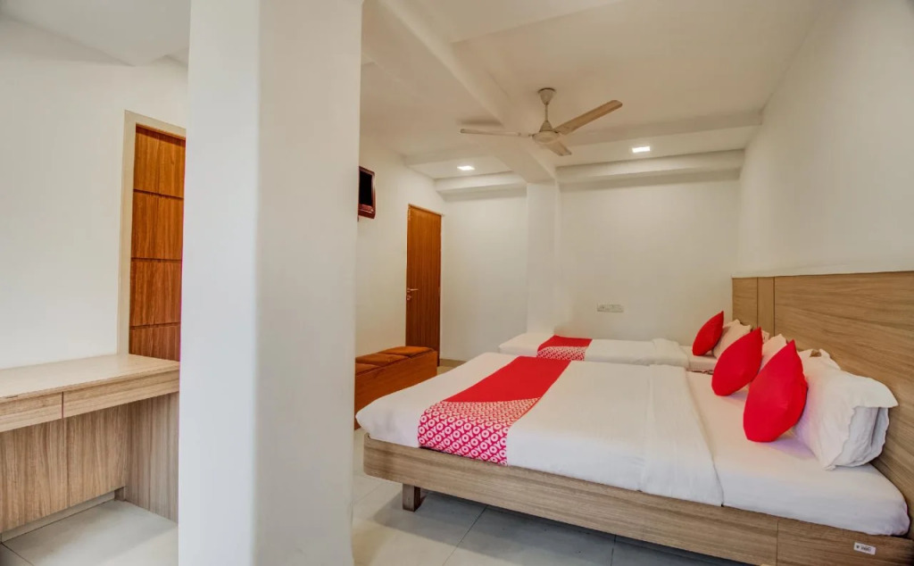 Oyo Flagship 29530 Shivaji Chowk