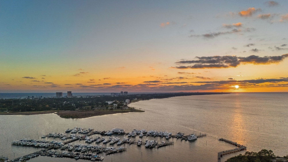 2 Resort Studios by Avantstay Sleeps 8, Pool, Shuttle, Tennis, Near Baytowne & Beach