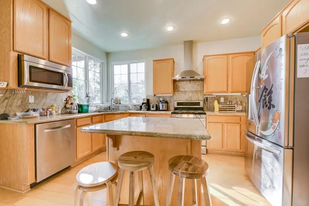 Spacious & Scenic 4br W/ Deskspace In Hayward 4 Bedroom Home by Redawning