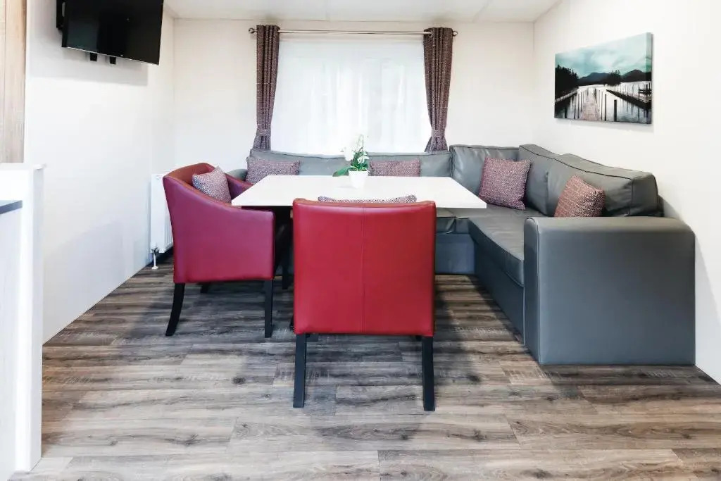 White Horse Holiday Park, Lincoln with Private Hot Tubs