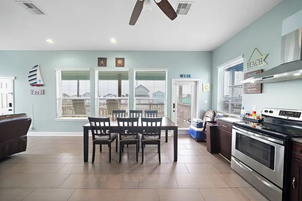 Sunny Beach House by Ryson Vacation Rentals