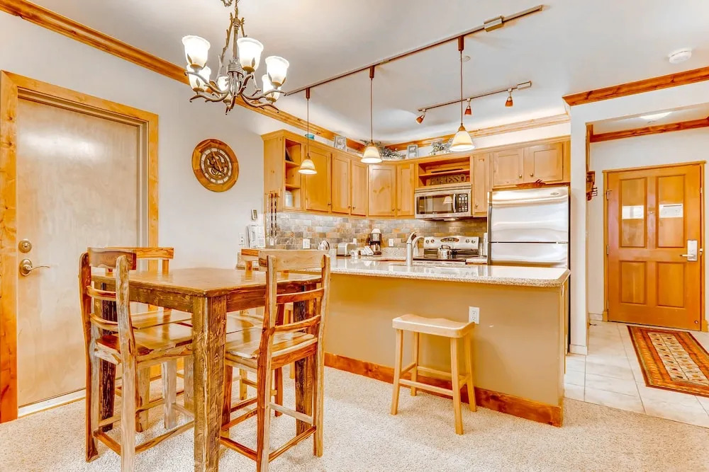Updated 1br Premier  At Black Bear Lodge- Kids Ski Free 1 Bedroom Condo by RedAwning