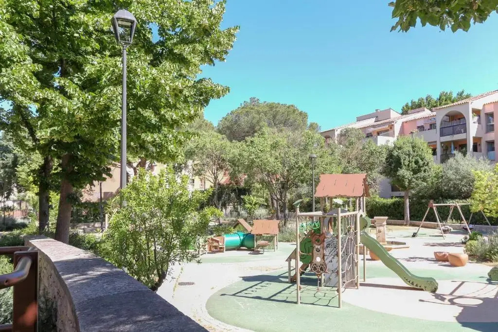 AC Appartment with terrace parking and pool- BENAKEY