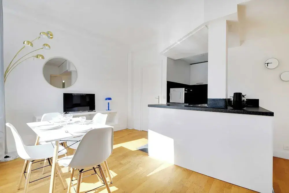 Cozy Apartment 2bdr/5p - in the Heart of Suresnes