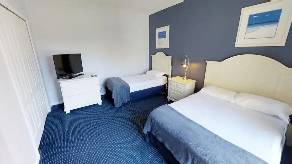 Runaway Beach - 3 Bd Villa (RW15204)