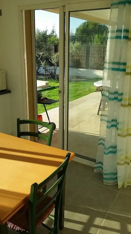 Studio in Villeneuve-lès-avignon, With Wonderful Mountain View, Pool A