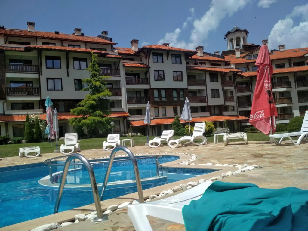 Sunny studio apartment - few steps from Gondola