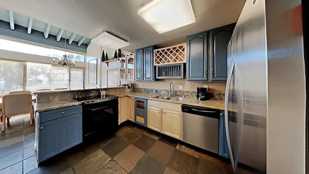 684 4 Bedroom Condo