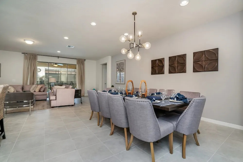 8 Bed 6 Ba Villa with Games, Pool & Spa