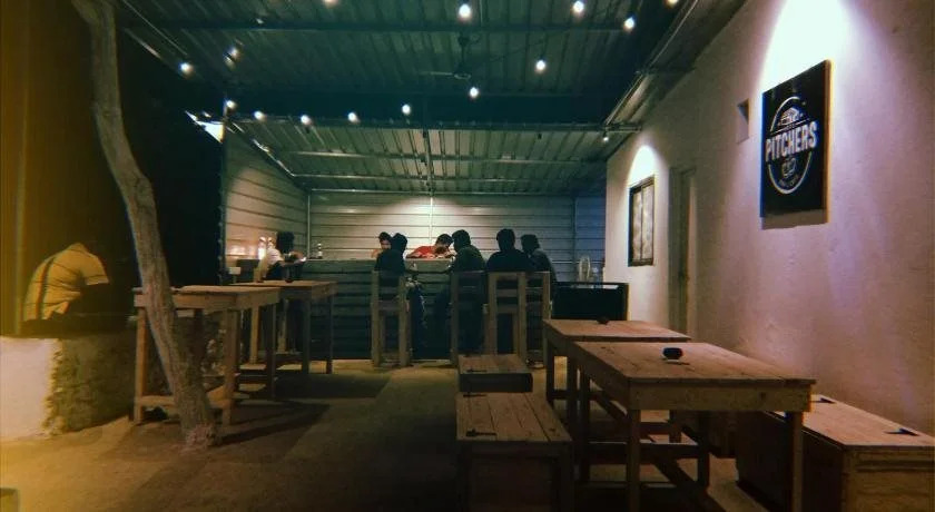 Hostel Pitchers