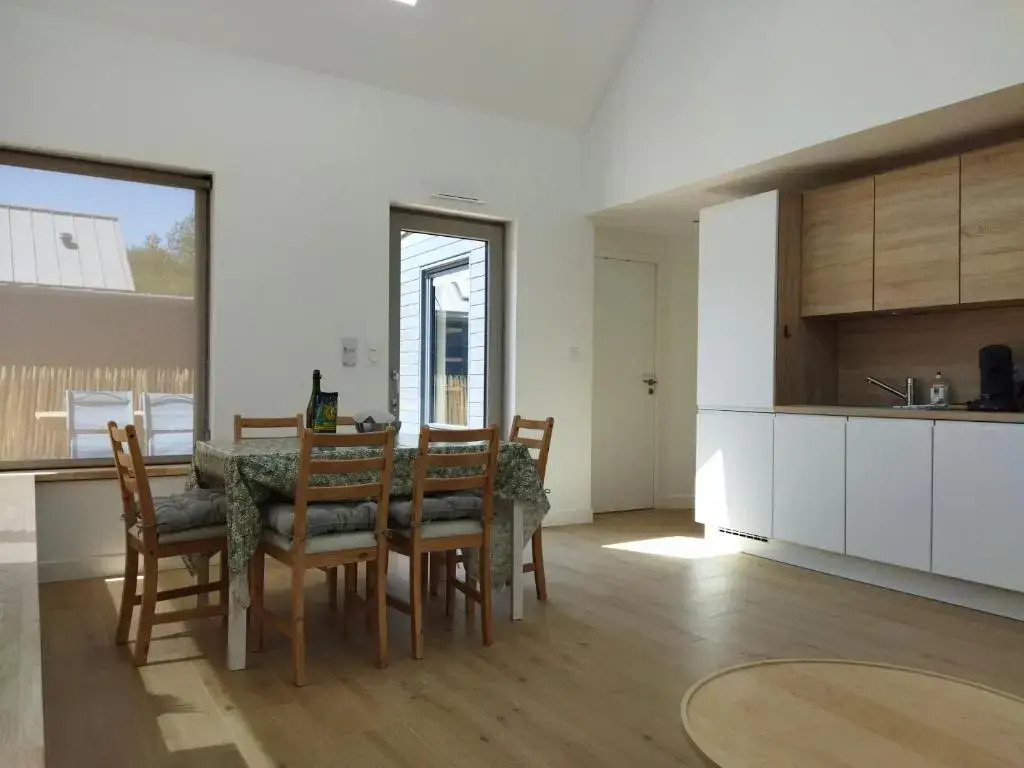 Nouveau ! La cabine du bout du monde -Saint-Mathieu : votre pied-à-terre breton haut standing [PL02]