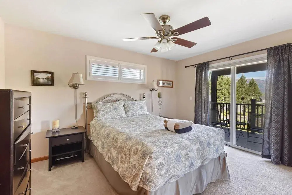 Mule Meadows Classy, Split Level South Tahoe Home!