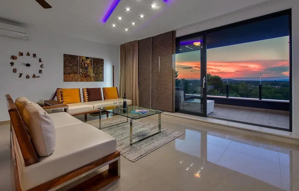 Stunning Home in Liznjan With Wifi and 2 Bedrooms